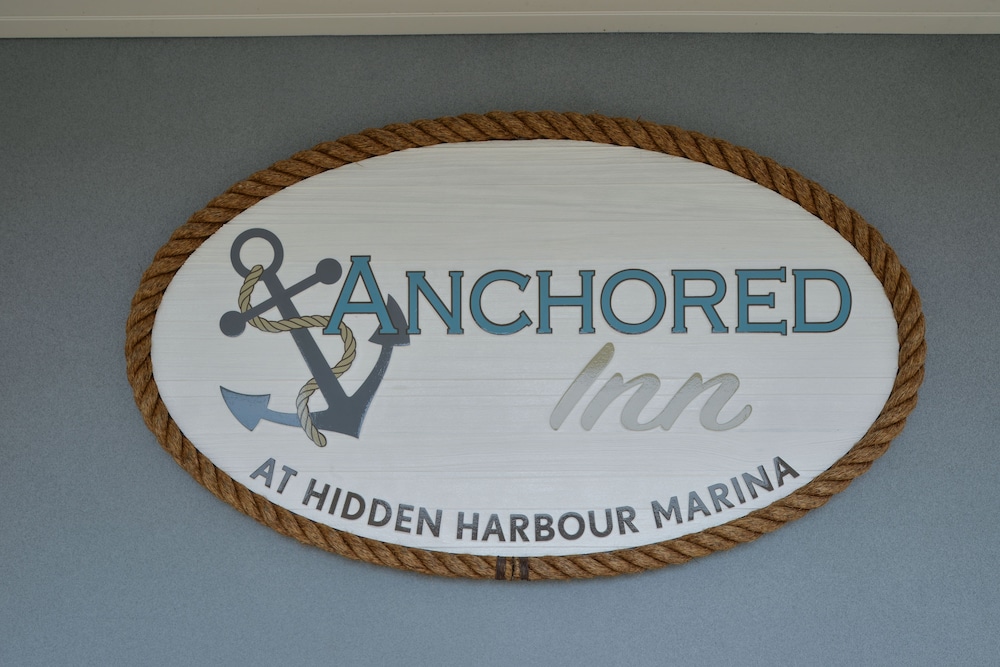 Anchored Inn At Hidden Harbour Marina 25/46