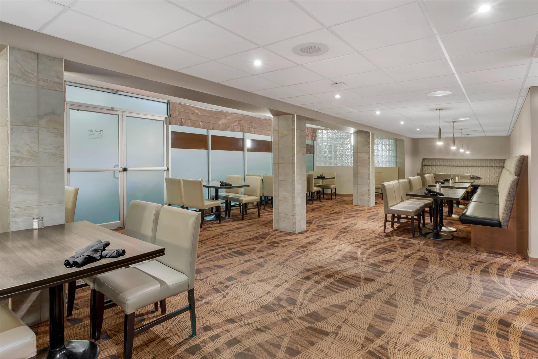 Clarion Hotel & Suites Brandon 23/35