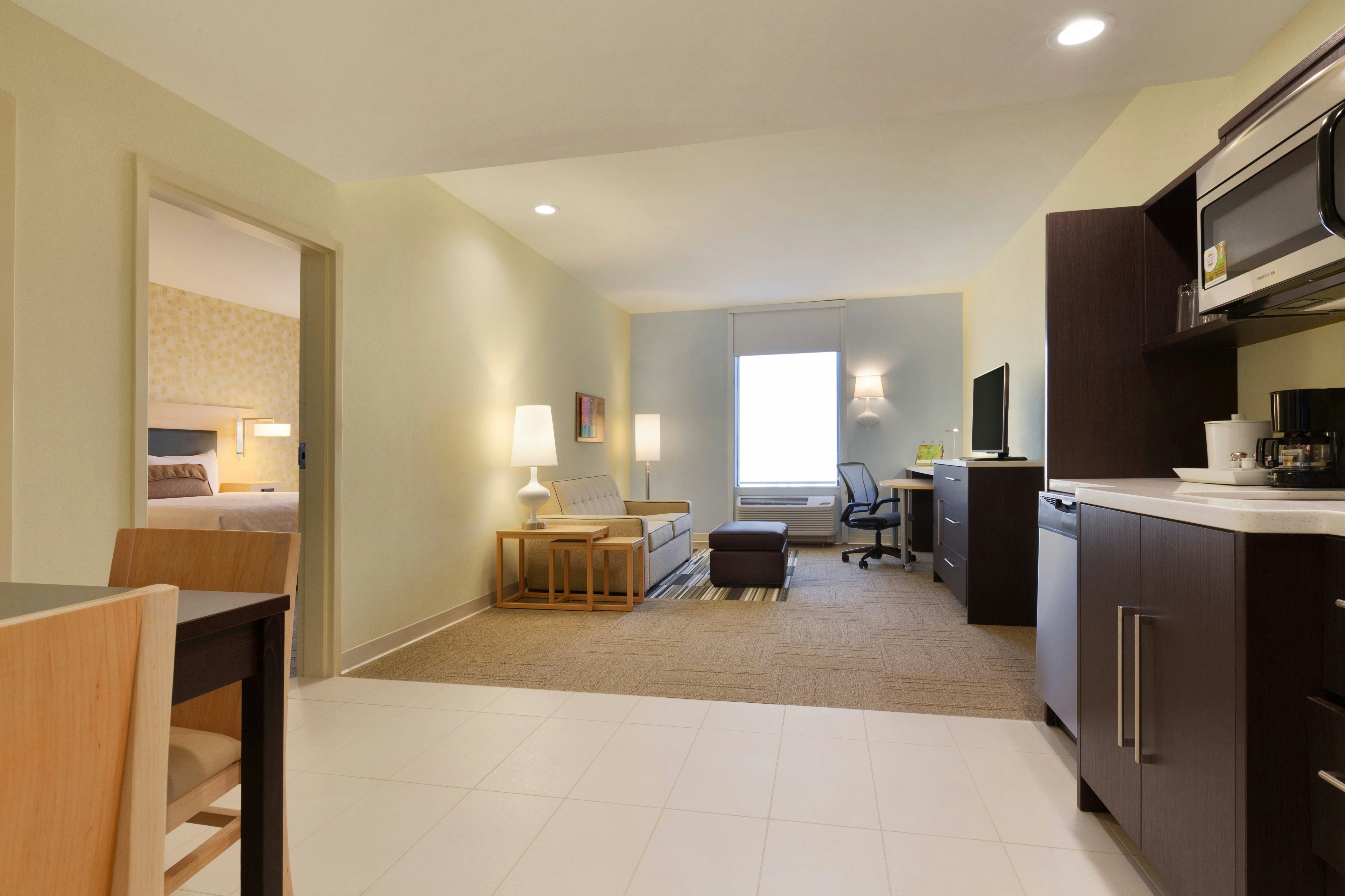 1 BEDROOM, SUITE, KING BED