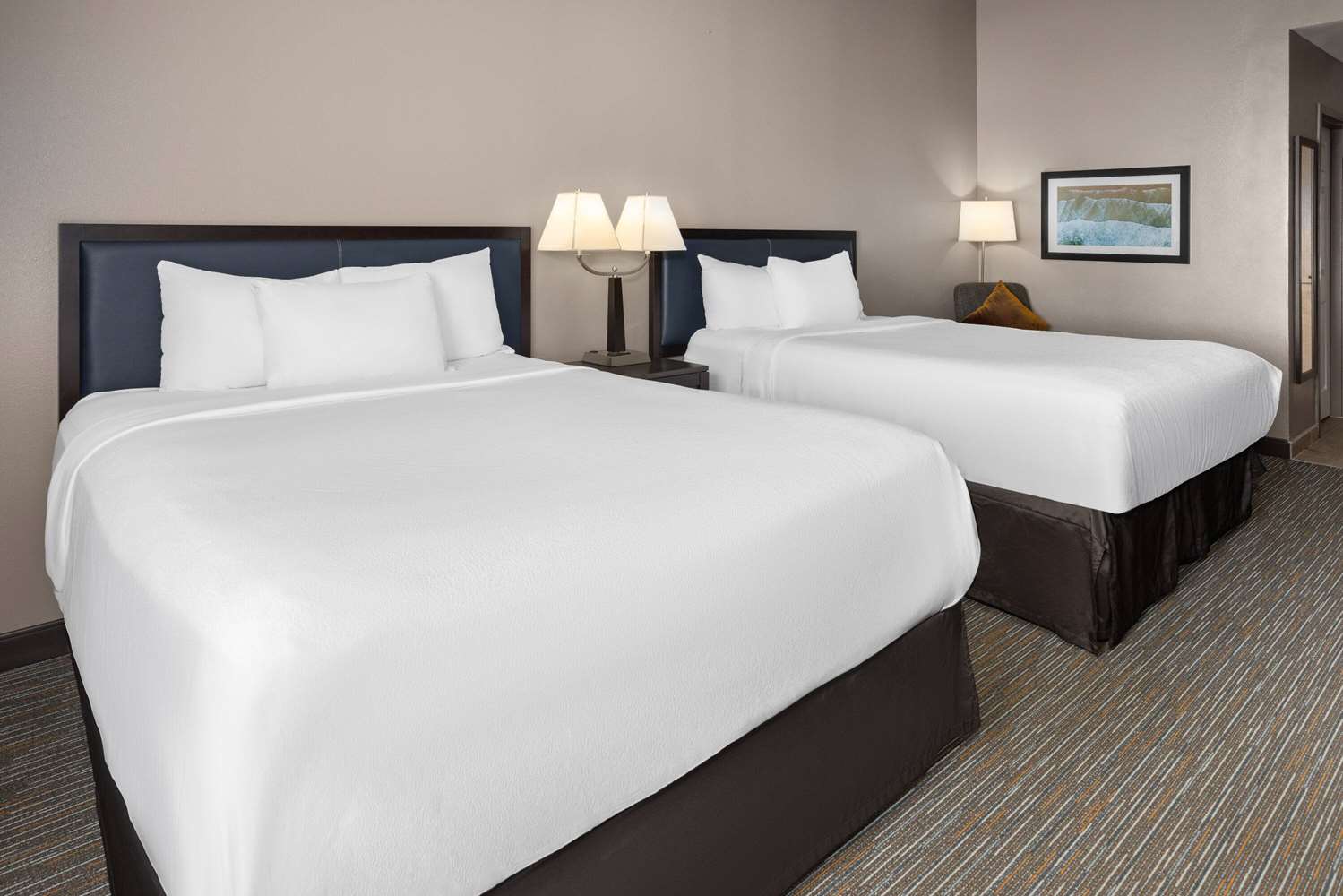 La Quinta Inn & Suites by Wyndham Mooresville 8/24