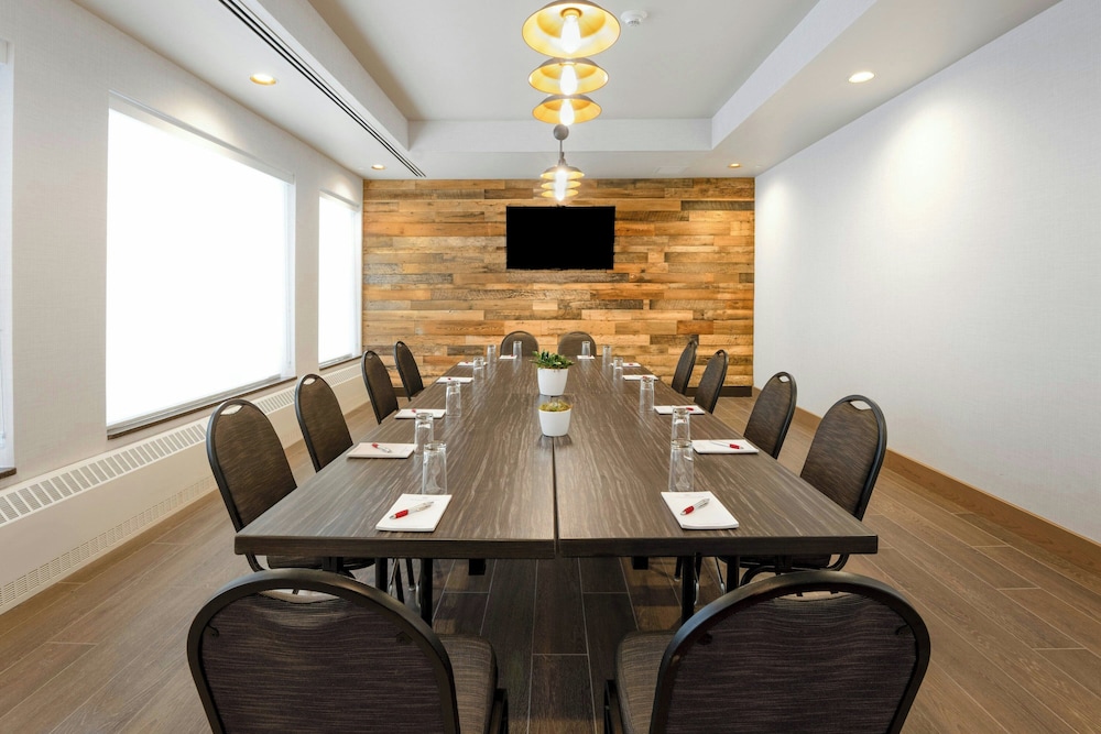 Oshkosh Waterfront Hotel & Conference Center 51/58