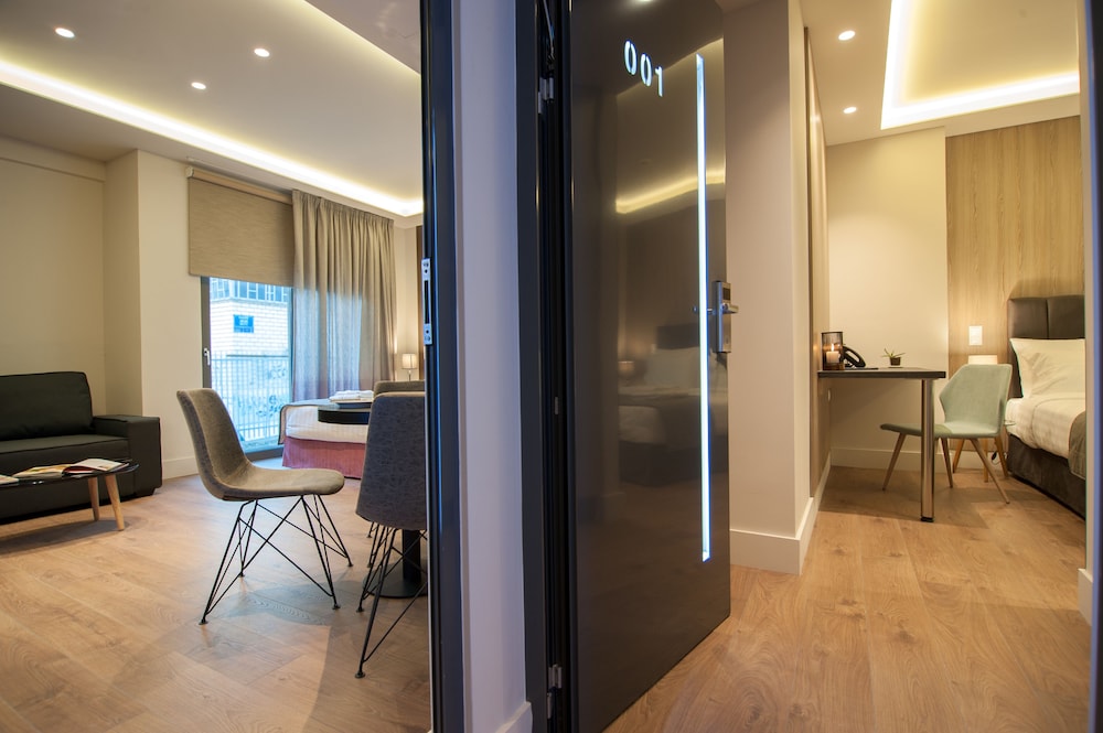 Athens Platinum Rooms and Suites 30/57