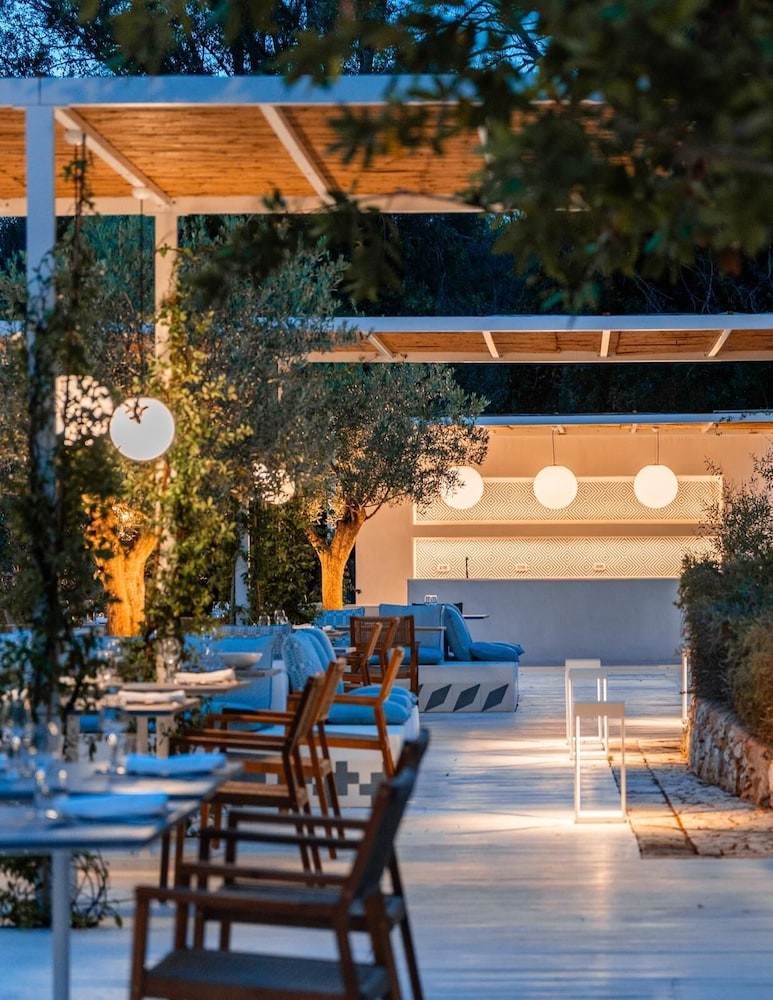 Montiro Hotel 35/48