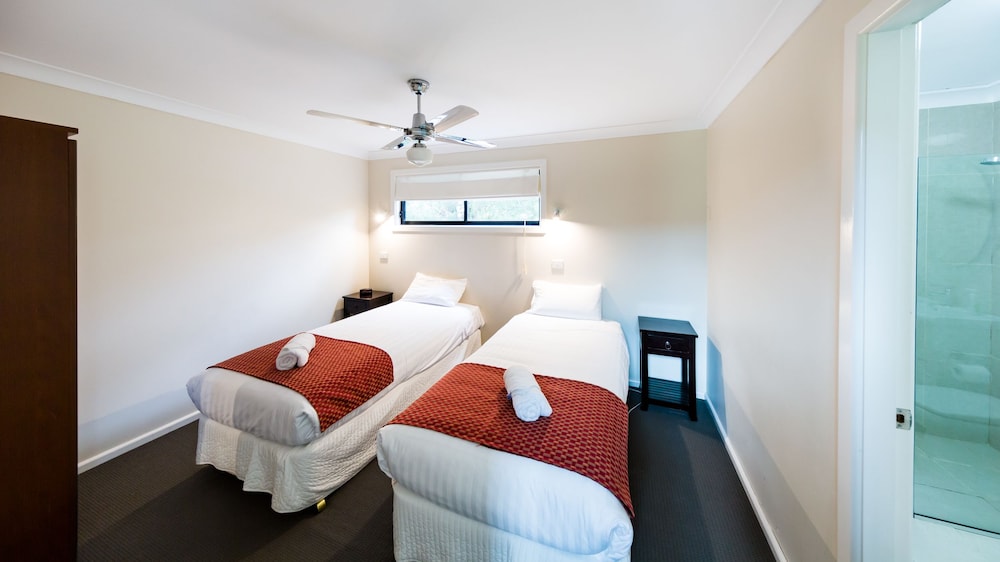 HILLVIEW FARMSTAY 18/65