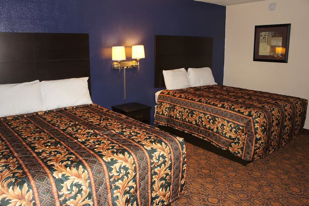 Ember Inn Suites 3/10