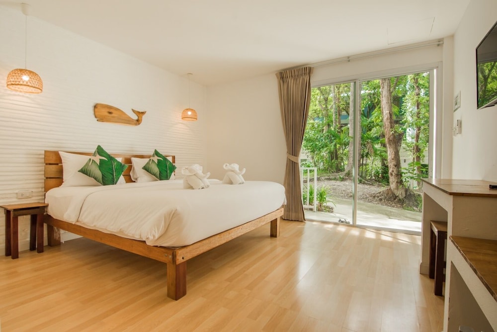 DELUXE, DOUBLE BED