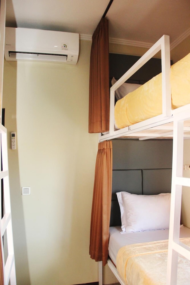Ala Hostel 15/40