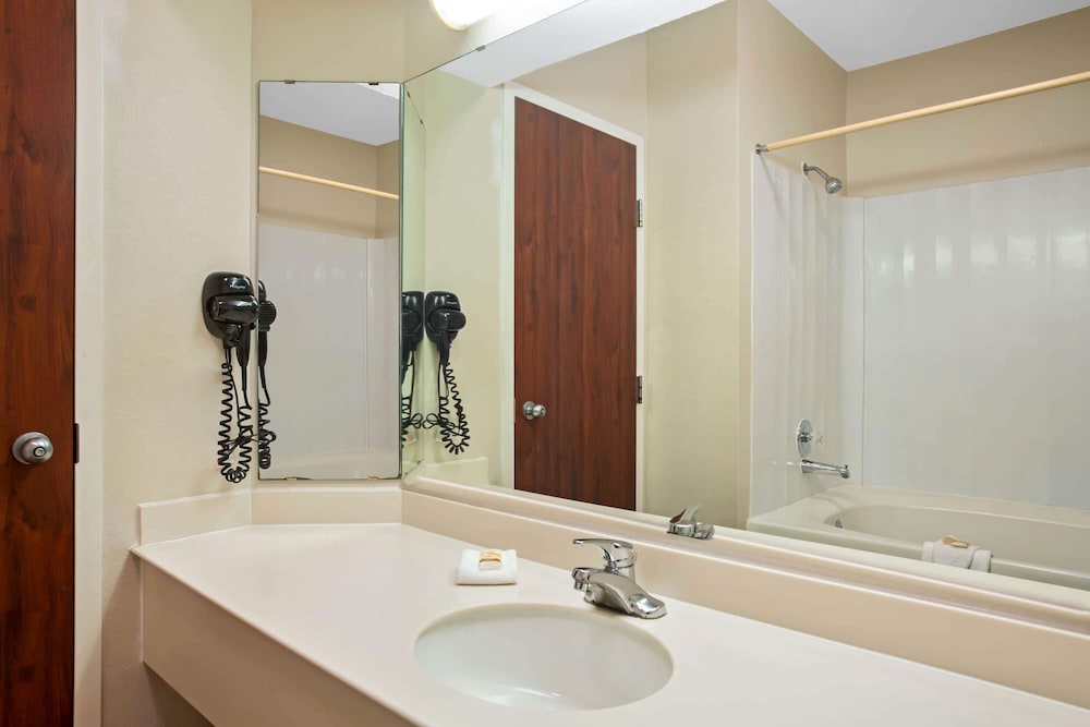 La Quinta Inn Suites Round Rock North 9/41