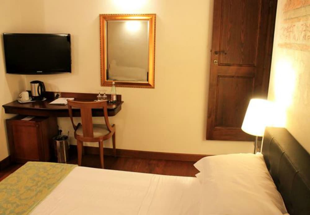 Relais Giulia 10/85