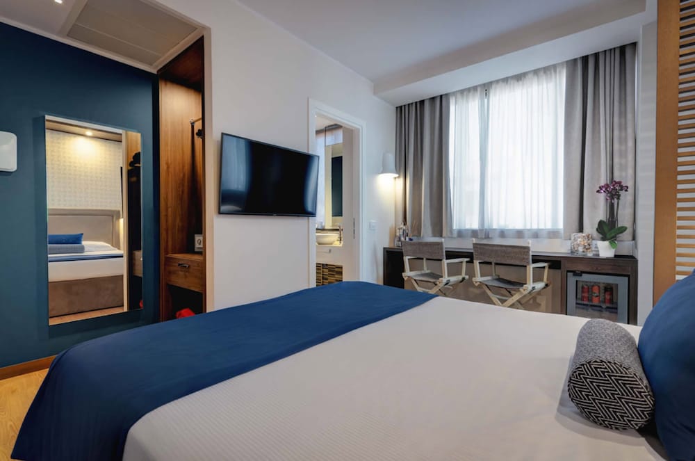 Fly Deco Hotel 16/66
