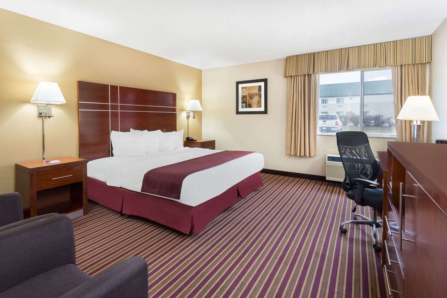 Baymont by Wyndham Bowling Green 10/36