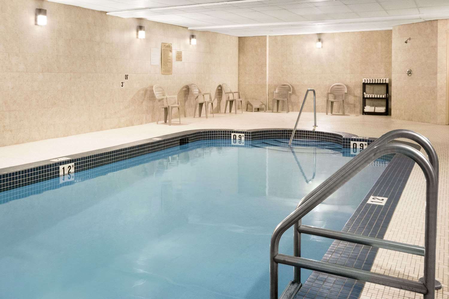 Days Inn Suites By Wyndham Cochrane 3/13
