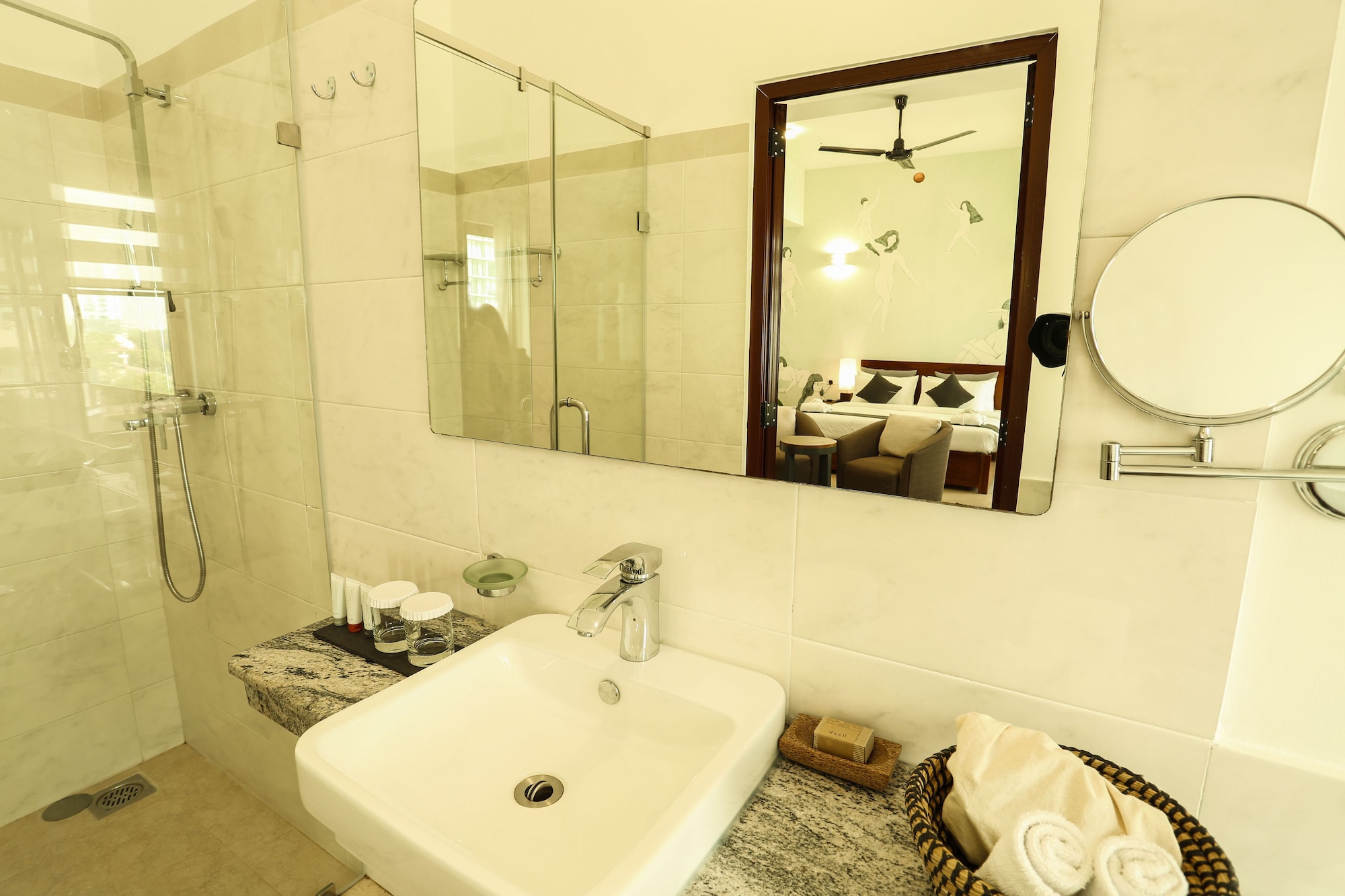 غرفة بريميوم بسرير كوين بإطلالة على البحر، Morven Hotel Colombo 3/5