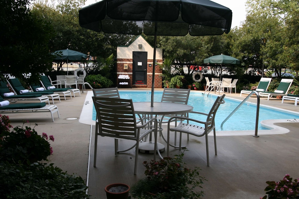 Hampton Inn Richmond West 34/46