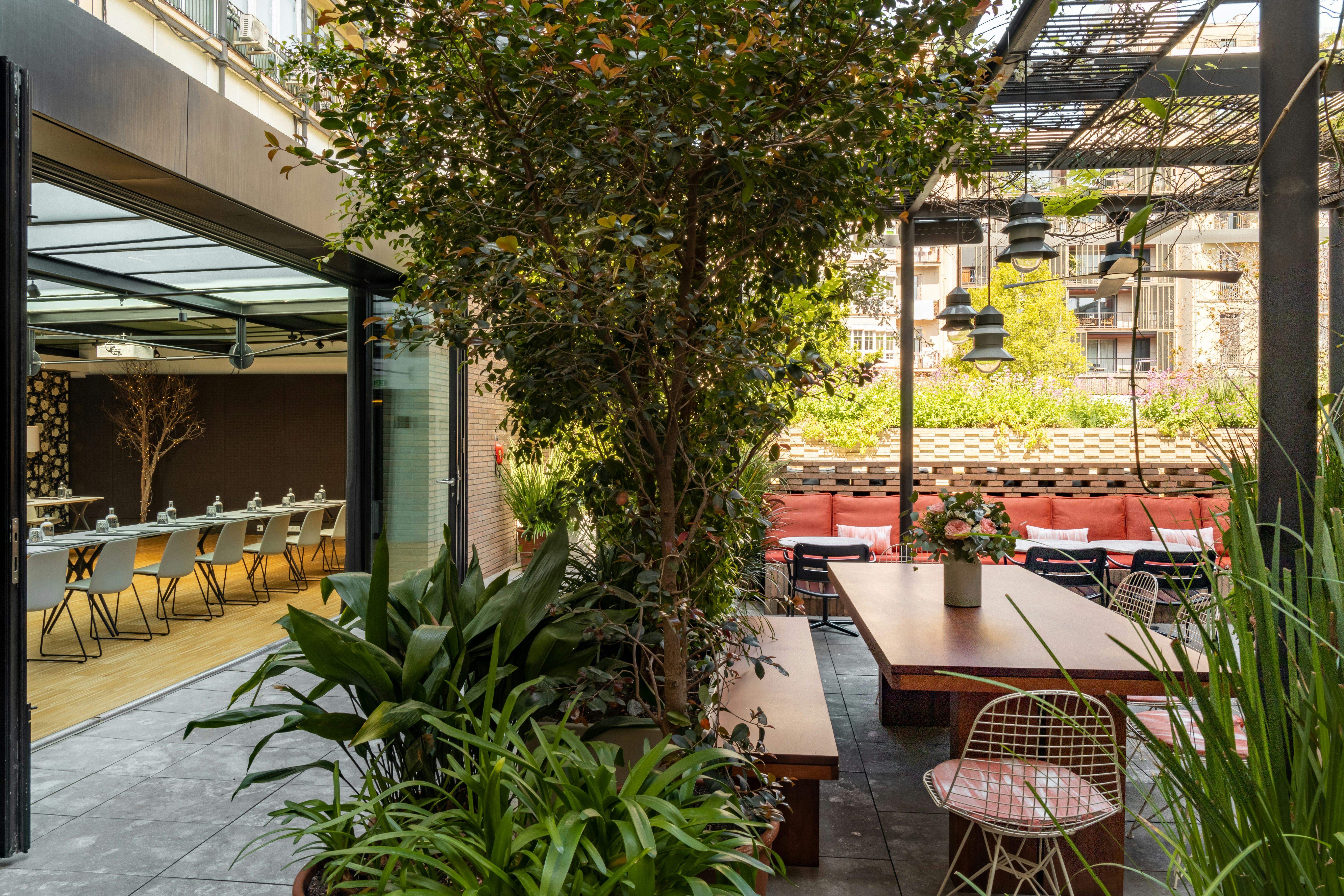 Alexandra Barcelona Hotel Curio Collection By Hilton 87/90