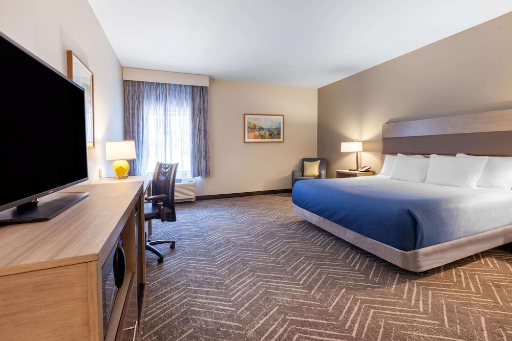 La Quinta Inn & Suites by Wyndham Middletown-Goshen 10/36