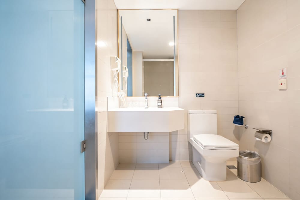 Hangzhou Haiwaihai Holiday Hotel (ex. Holiday Inn Express Grand Canal) 50/50