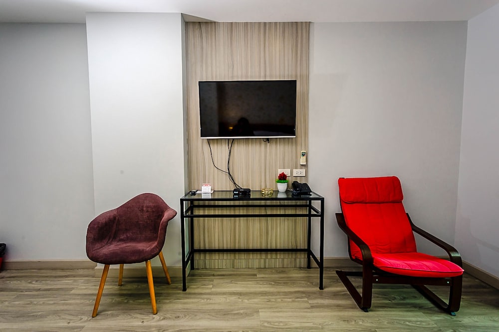 Embryo Hotel 63/76