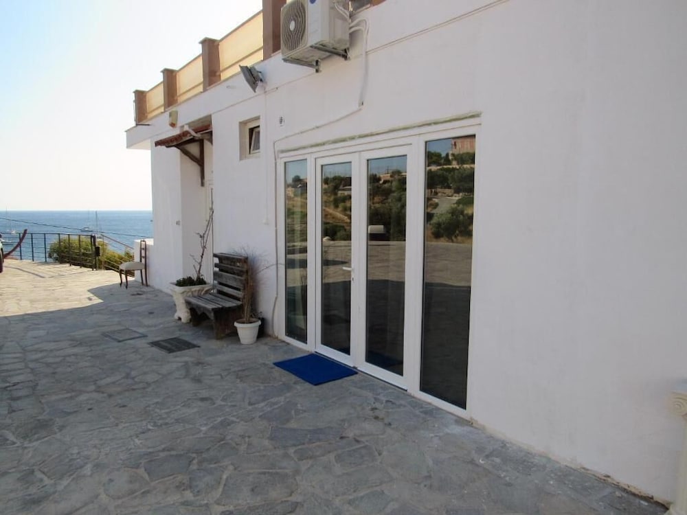 Poseidon Apartments & Villas by the Sea 6/54