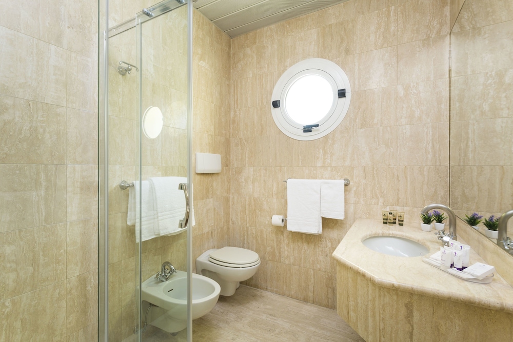 Astoria Suite Hotel 40/41