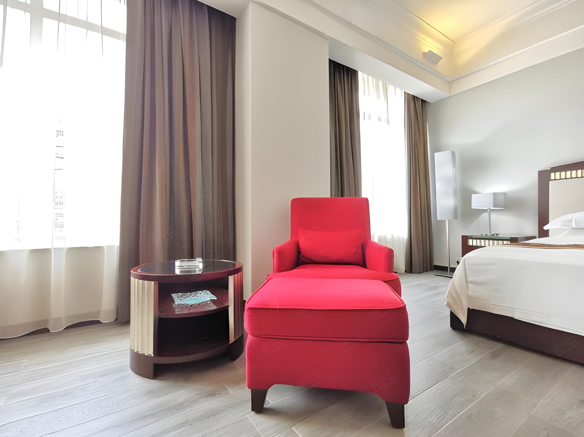Deluxe, Executive, Queen Bed