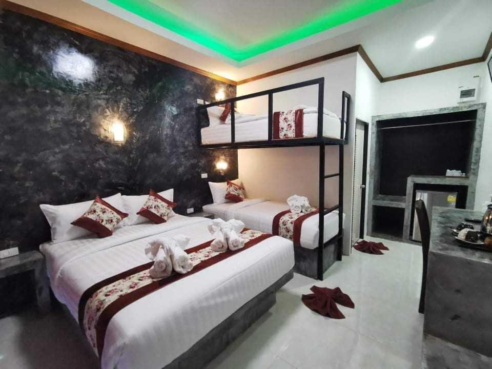 Lanta Long Beach Hostel 16/50