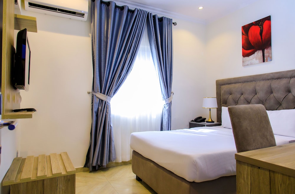 Hotel Aries Suites 9/22