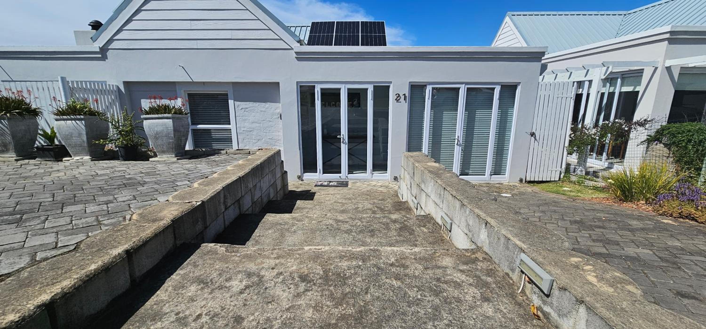 21 Manor Kingswood 35/41