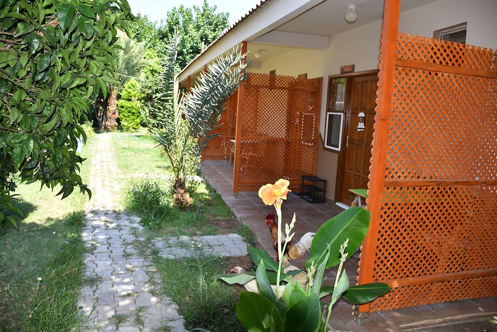 Garden Pansiyon 45/50