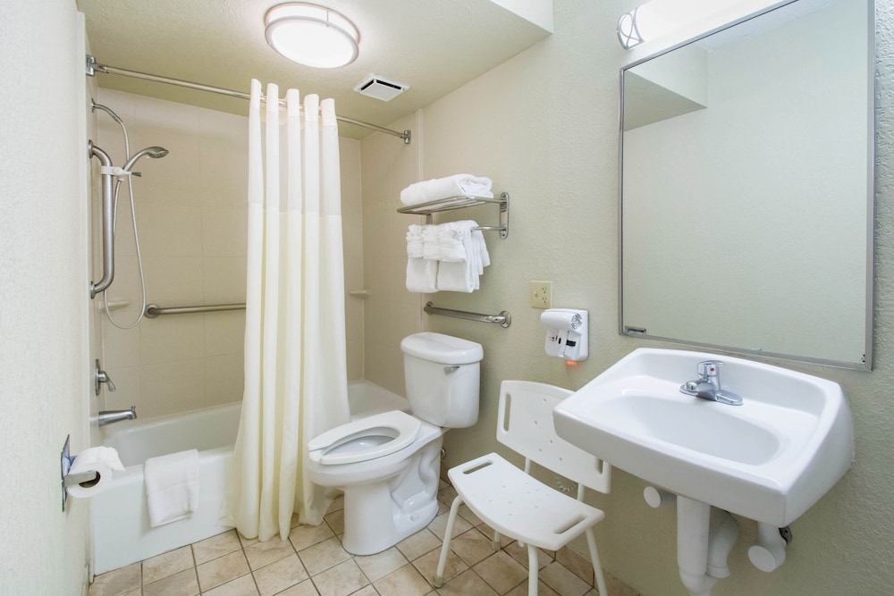 Quality Inn Daytona Speedway I-95 12/41