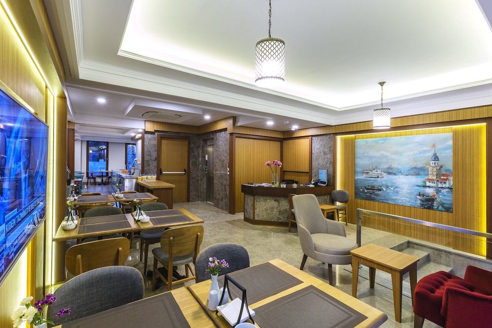 Obelisk Hotel & Suites 45/63