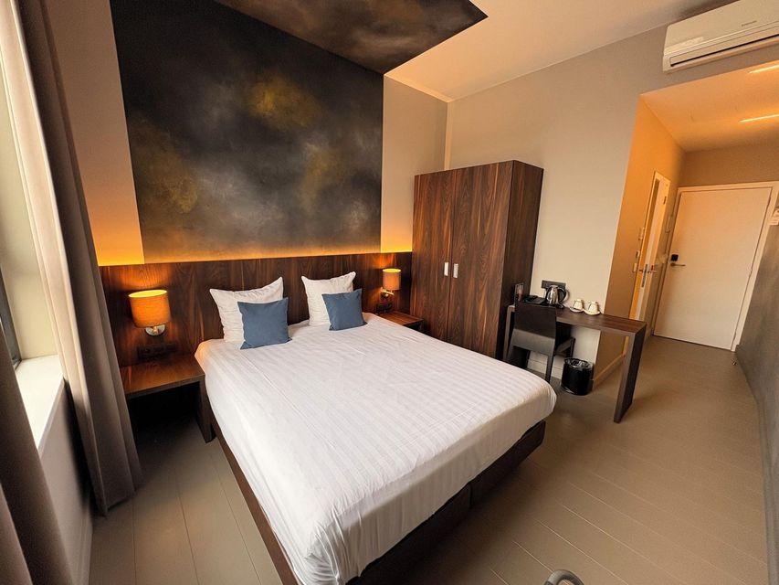 City, Queen Bed