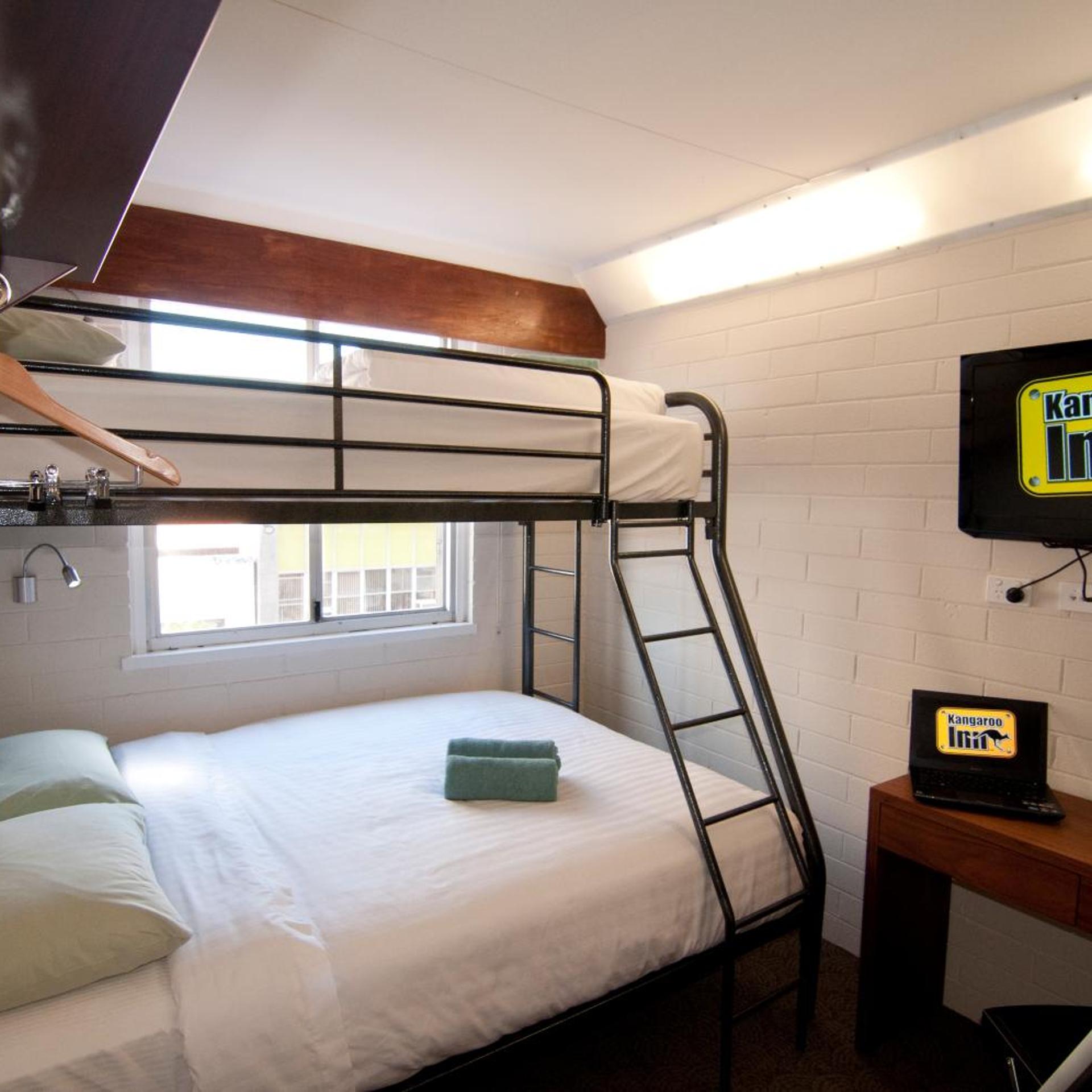 Kangaroo Inn 10/50