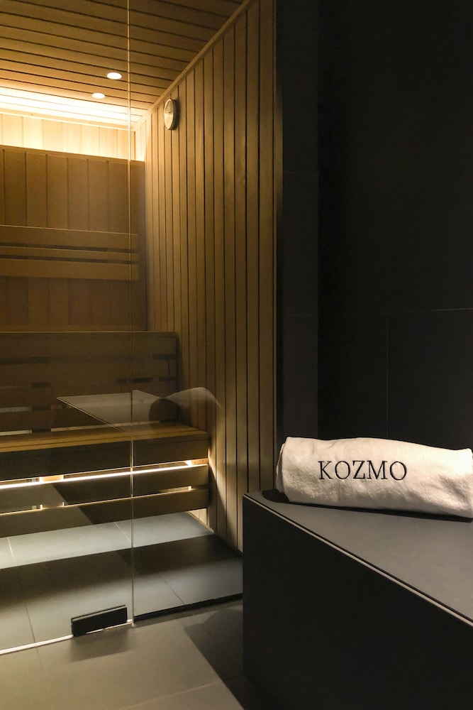 Kozmo Hotel Suites and Spa 27/50