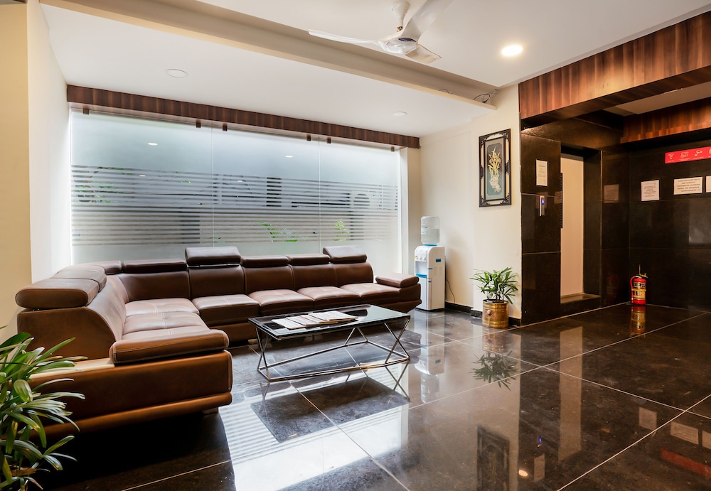OYO 28637 Gokul Grand 22/27