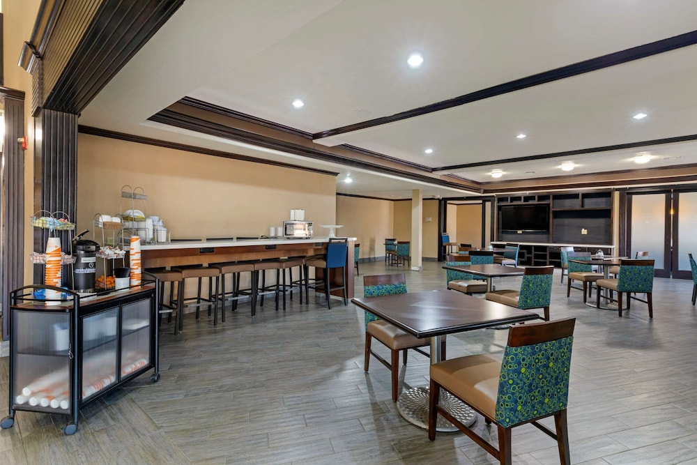 Comfort Suites Gainesville, TX 13/20