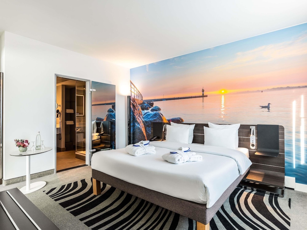 SUPERIOR, SUITE, DOUBLE BED, SOFA