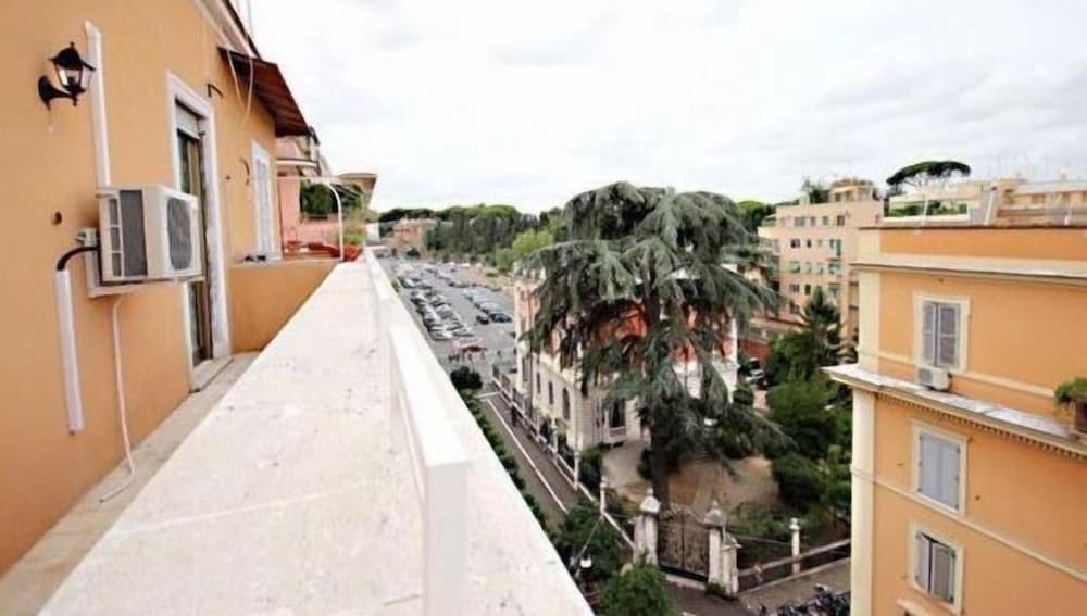B B Lost In Rome 28/29