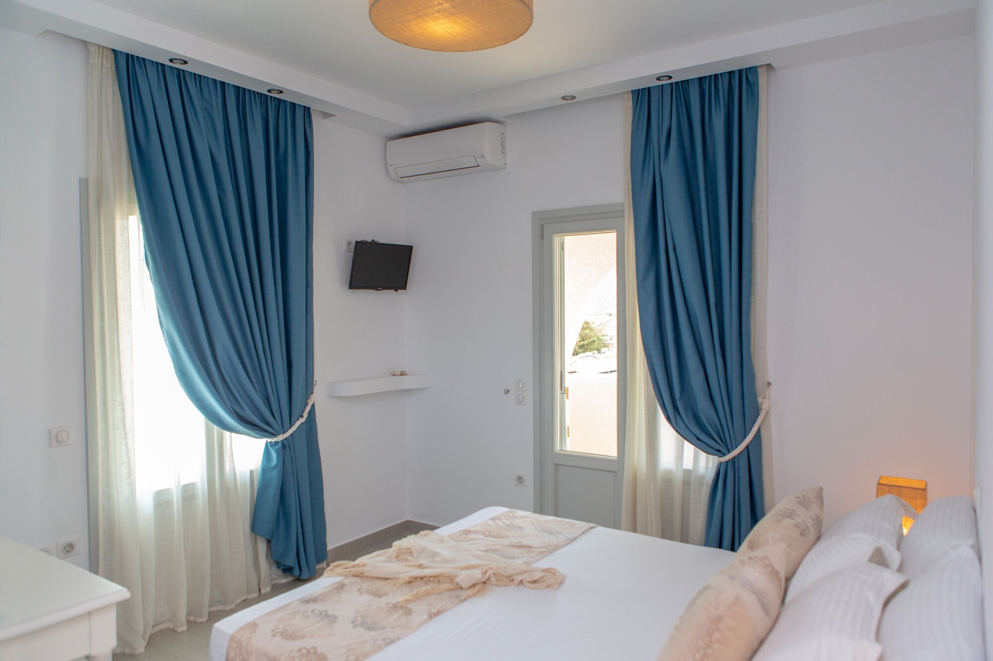 2 BEDROOMS, BLUE, VILLA, SEA VIEW, PRIVATE POOL