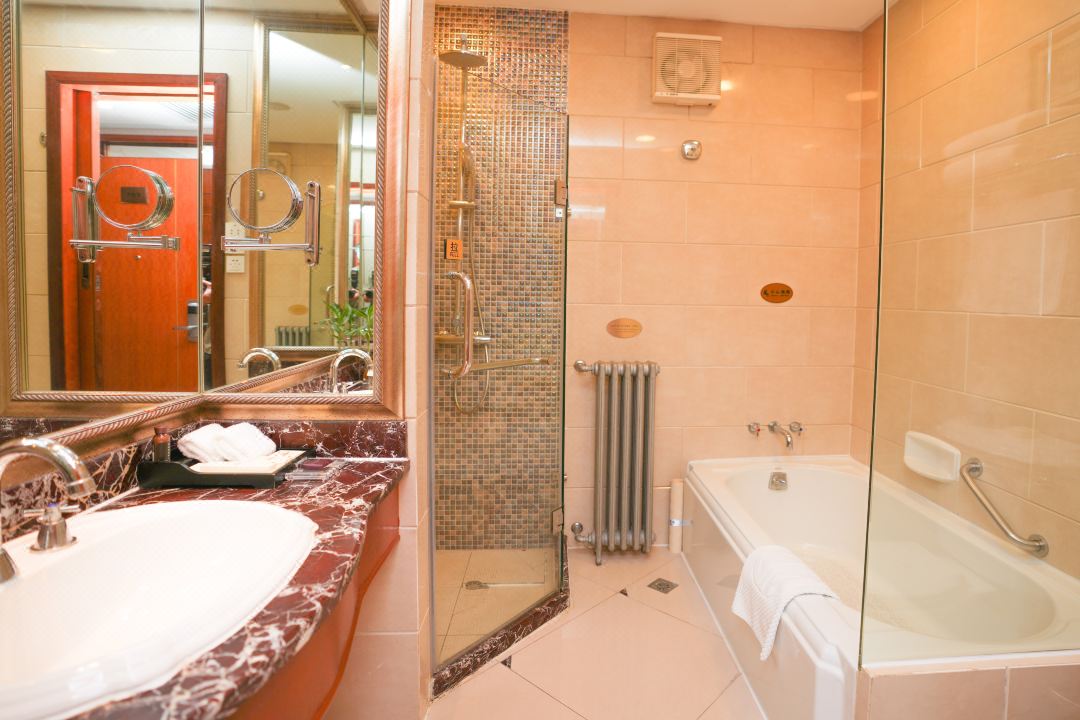Bund, Classic, Twin Beds, with View، Broadway Mansions Hotel 3/3