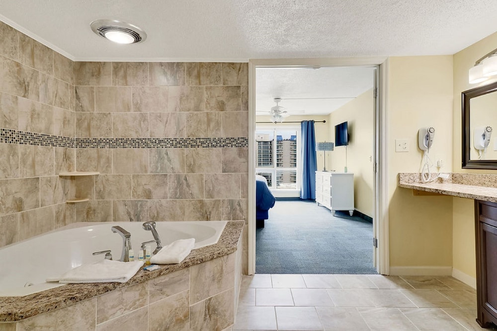 North Shore Oceanfront Resort Hotel 18/80
