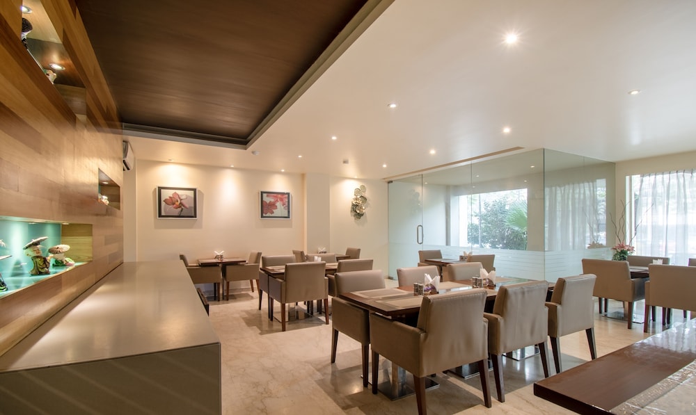 CABANA HOTEL 32/41