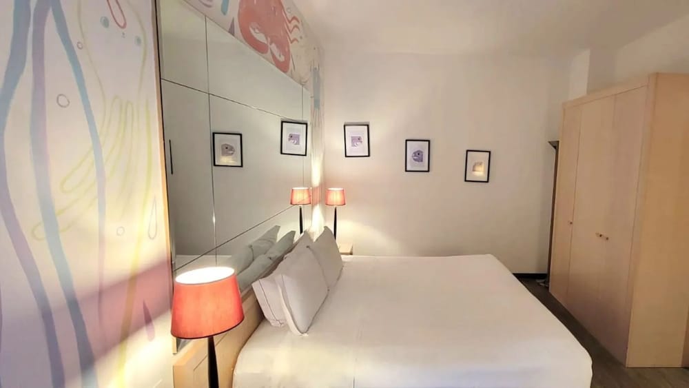 SUPERIOR, DOUBLE OR TWIN BED