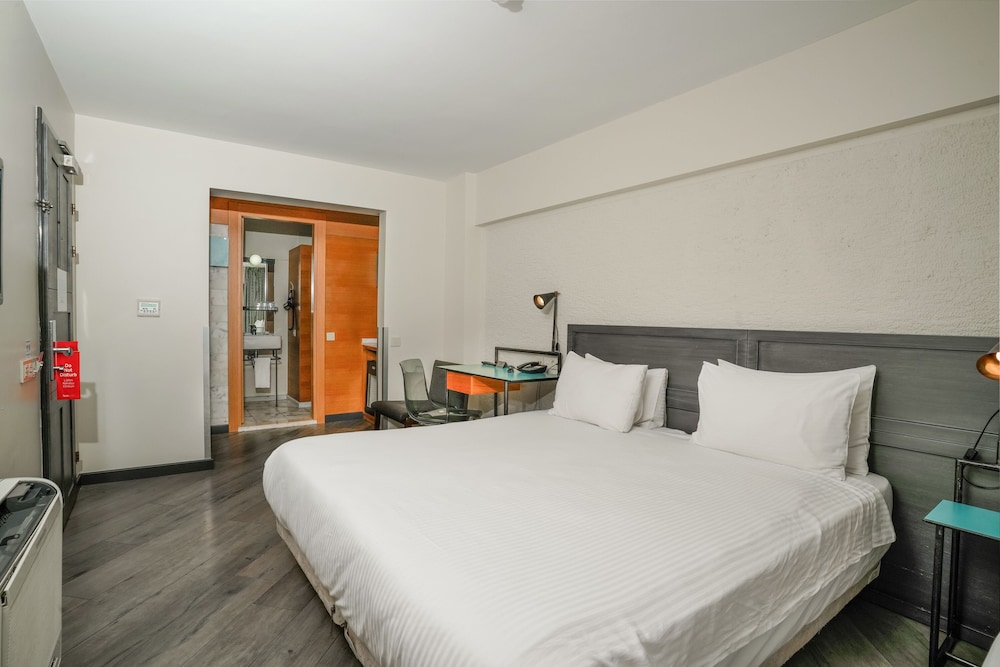 ROOM, TRIPLE
