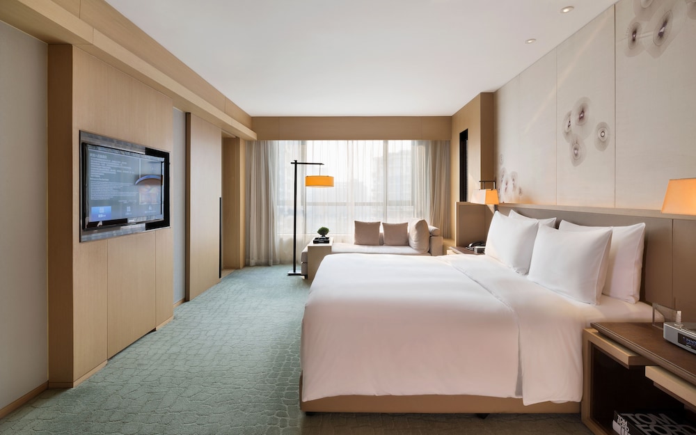 The East Hotel 6/50