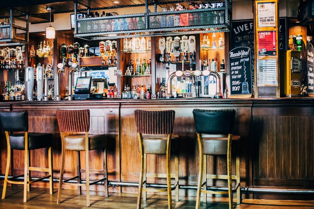 The Commercial Hotel 38/45