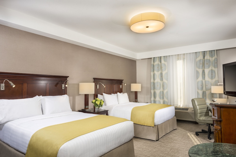 Ayres Hotel Laguna Woods 7/34