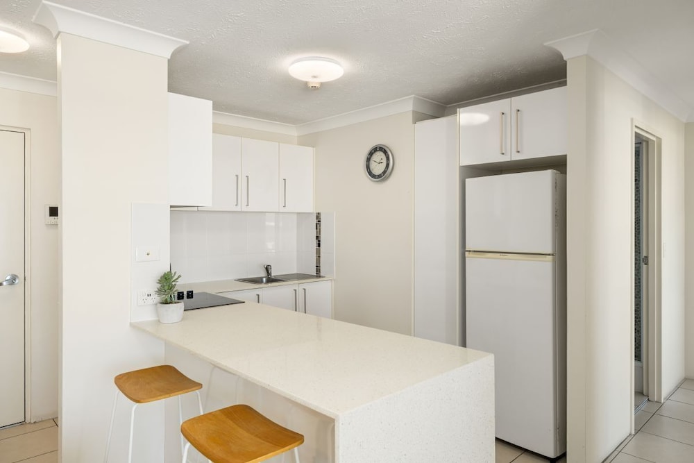 Burleigh Beach Tower 10/49