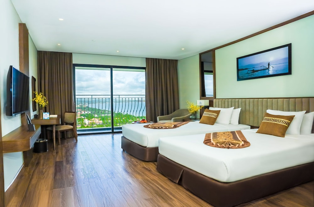 Deluxe, Twin Beds, Sea View, Balcony