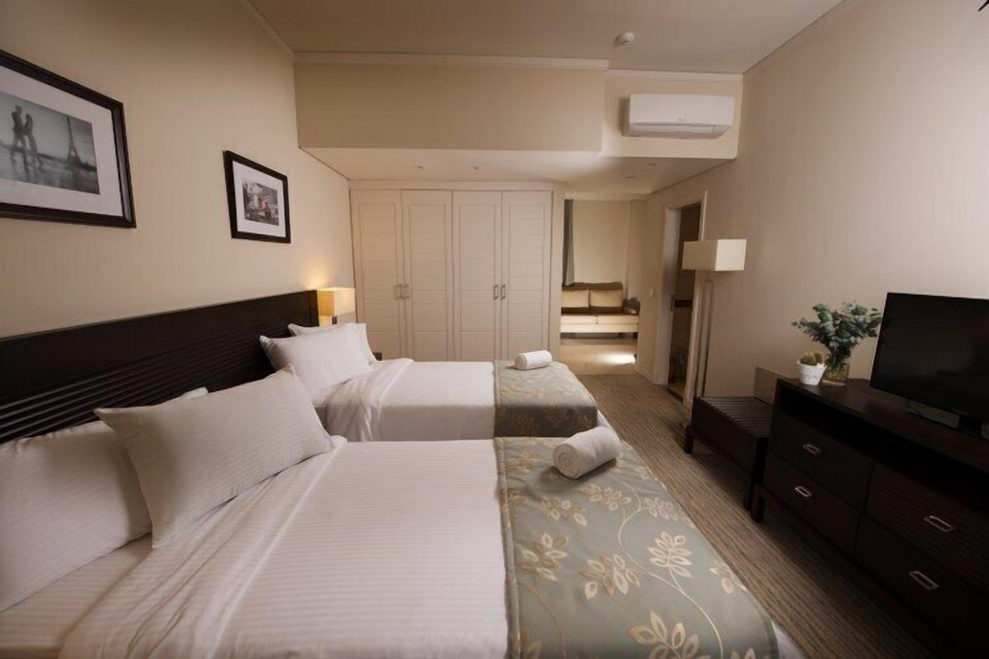 Parisian, Suite, Twin Beds, Kitchenette، The Parisian Plaza 2/3